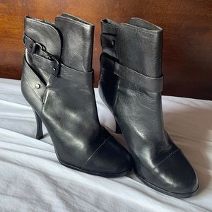 Country Road, black leather boots